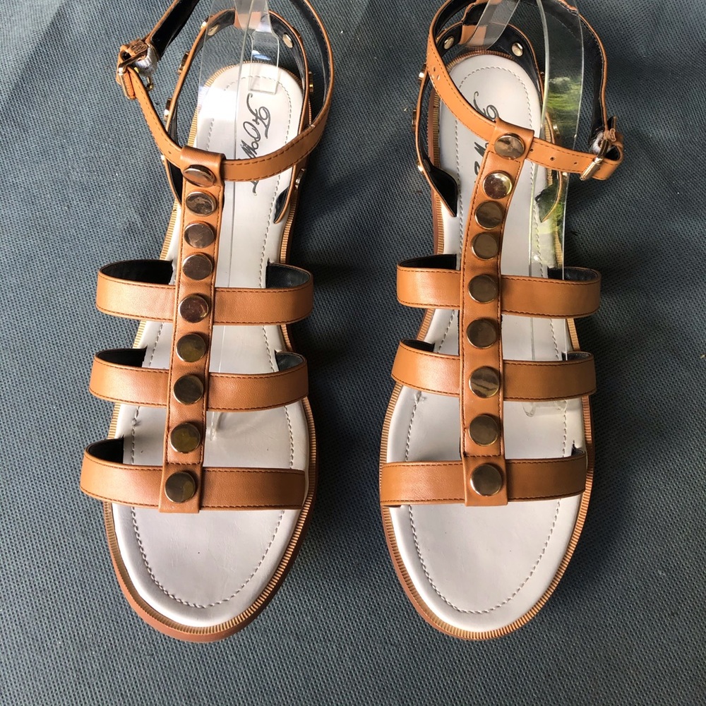 New cross strap sandals.